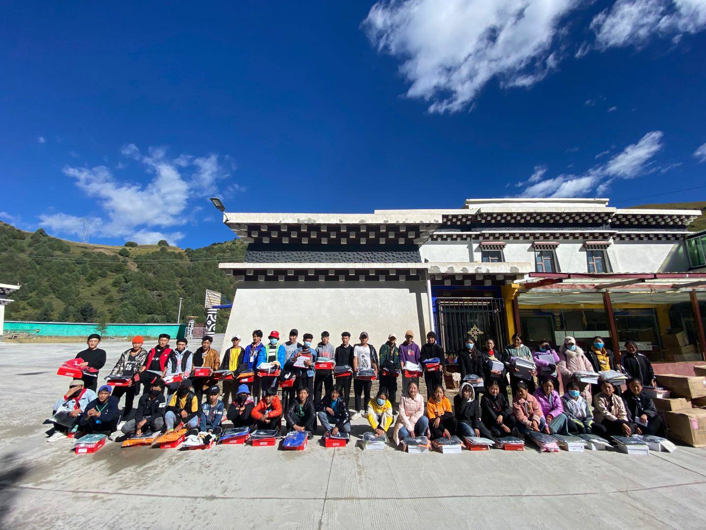 广州郑毅健康产品研究有限公司公益回顾丨家国同欢月同圆 温暖满载甘孜州(图8)